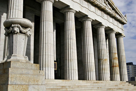The pillars of a building hold it up. The pillar posts of your blog will be the foundation of your content.